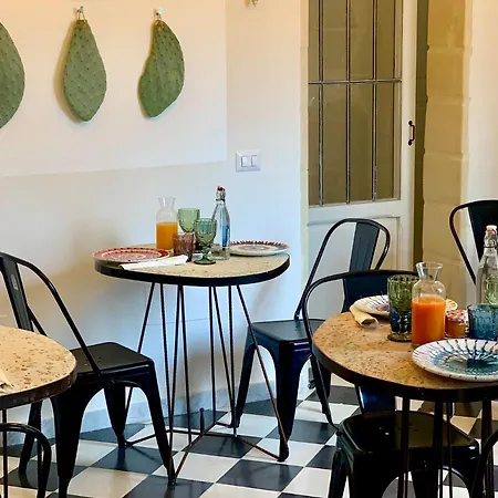 Habitare & Salento Couette-café Lecce